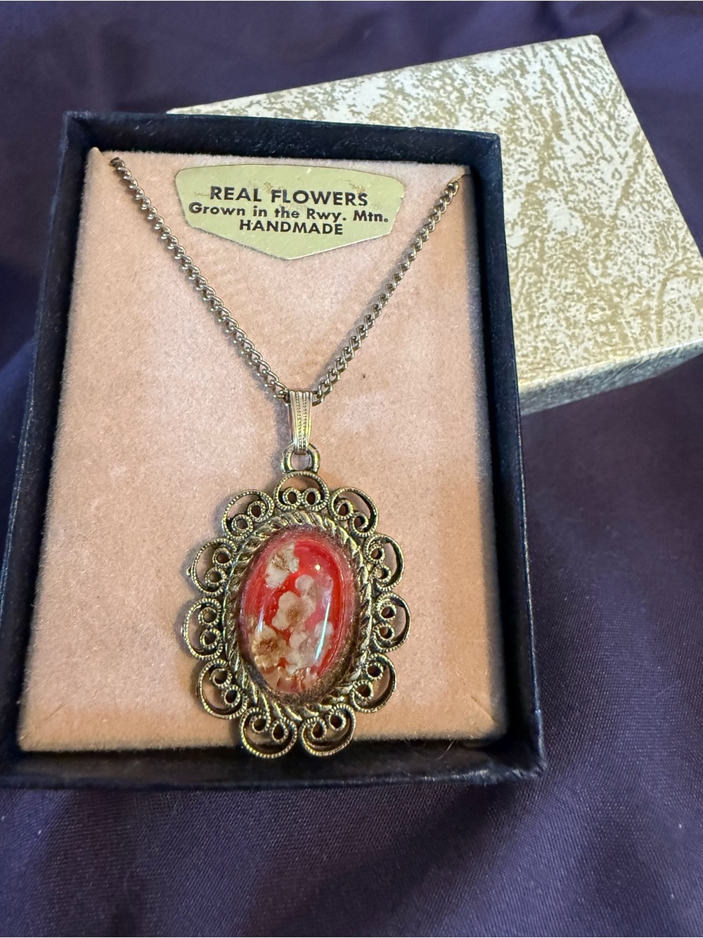 Handmade Gold-Tone Floral Resin Pendant Necklace - Red